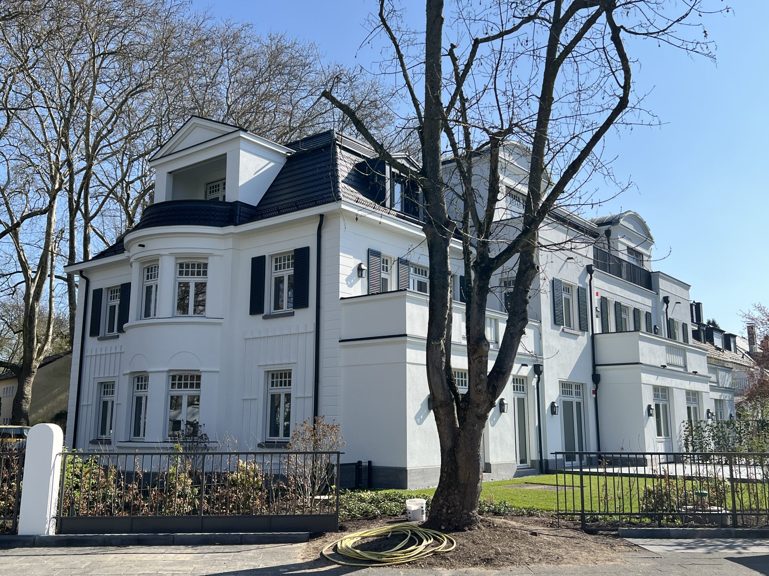 Brohler Straße 11, Köln-Marienburg